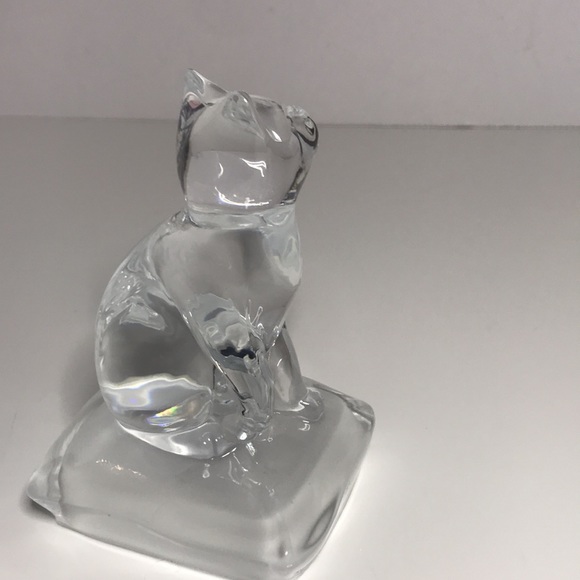 Cristal D’arques Cat sitting on a frosted crystal pillow - Picture 5 of 8